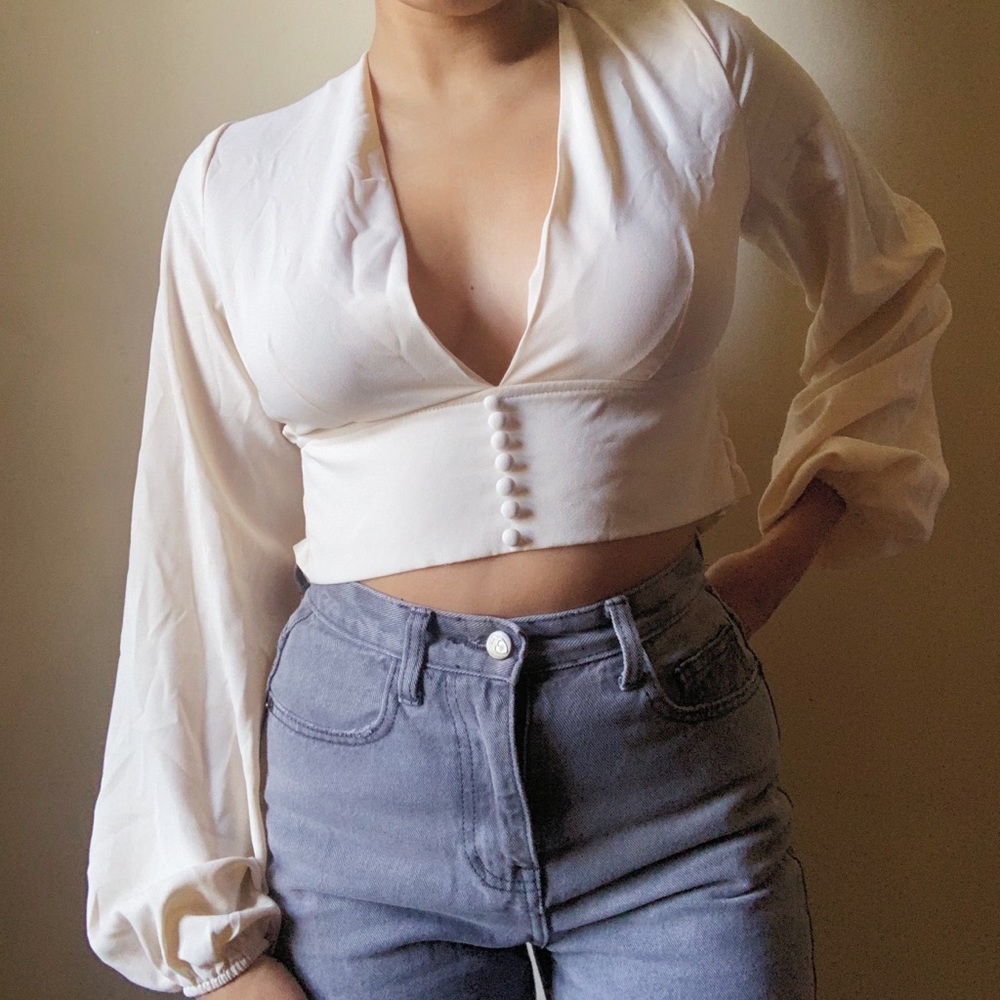 Back tie cream crop top 🌹